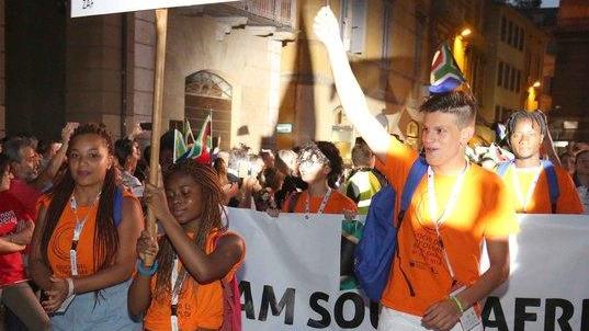 Le Olimpiadi della pace Reggio Emilia si accende di mille volti e colori 