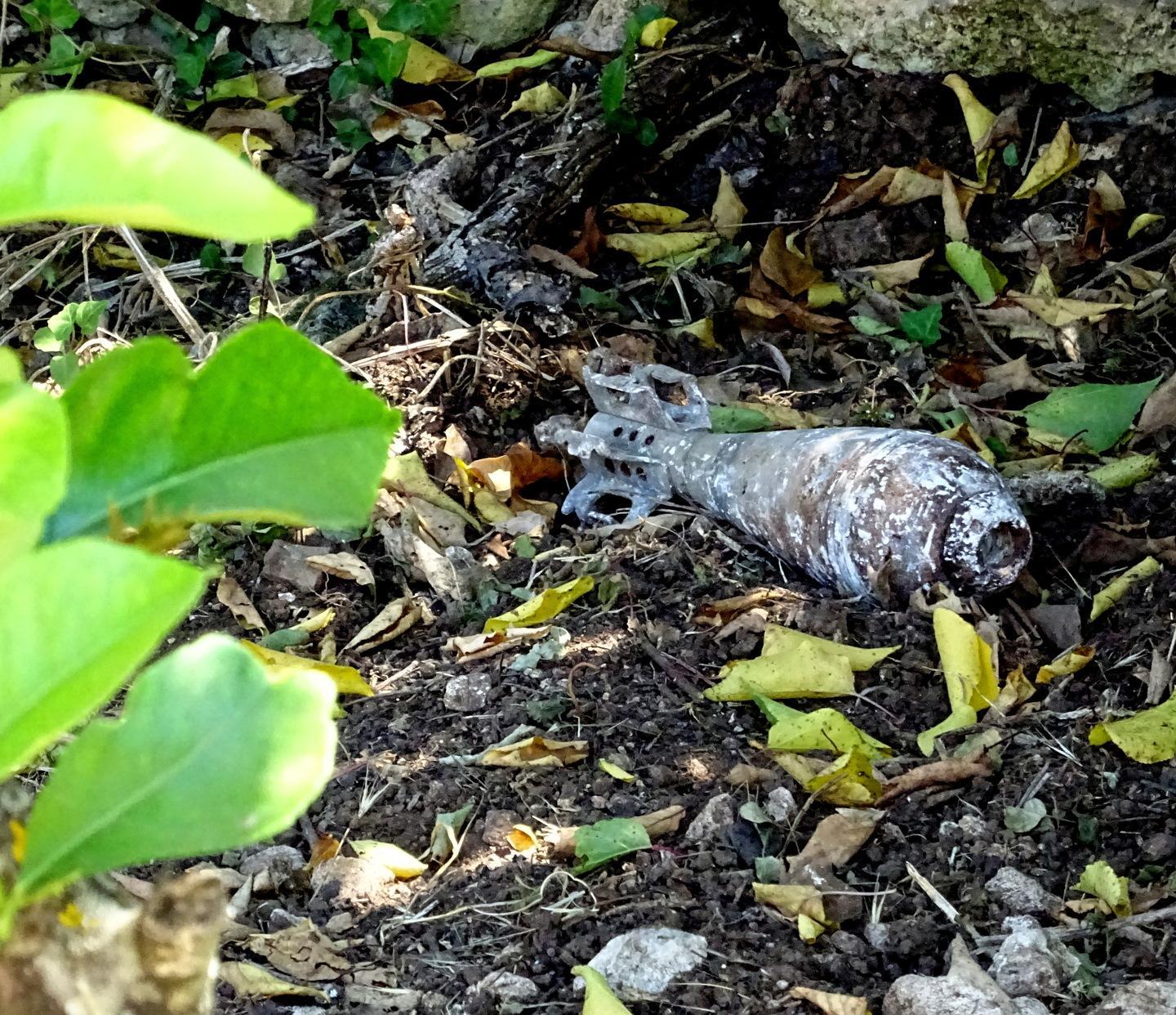 Trova un ordigno bellico in giardino
