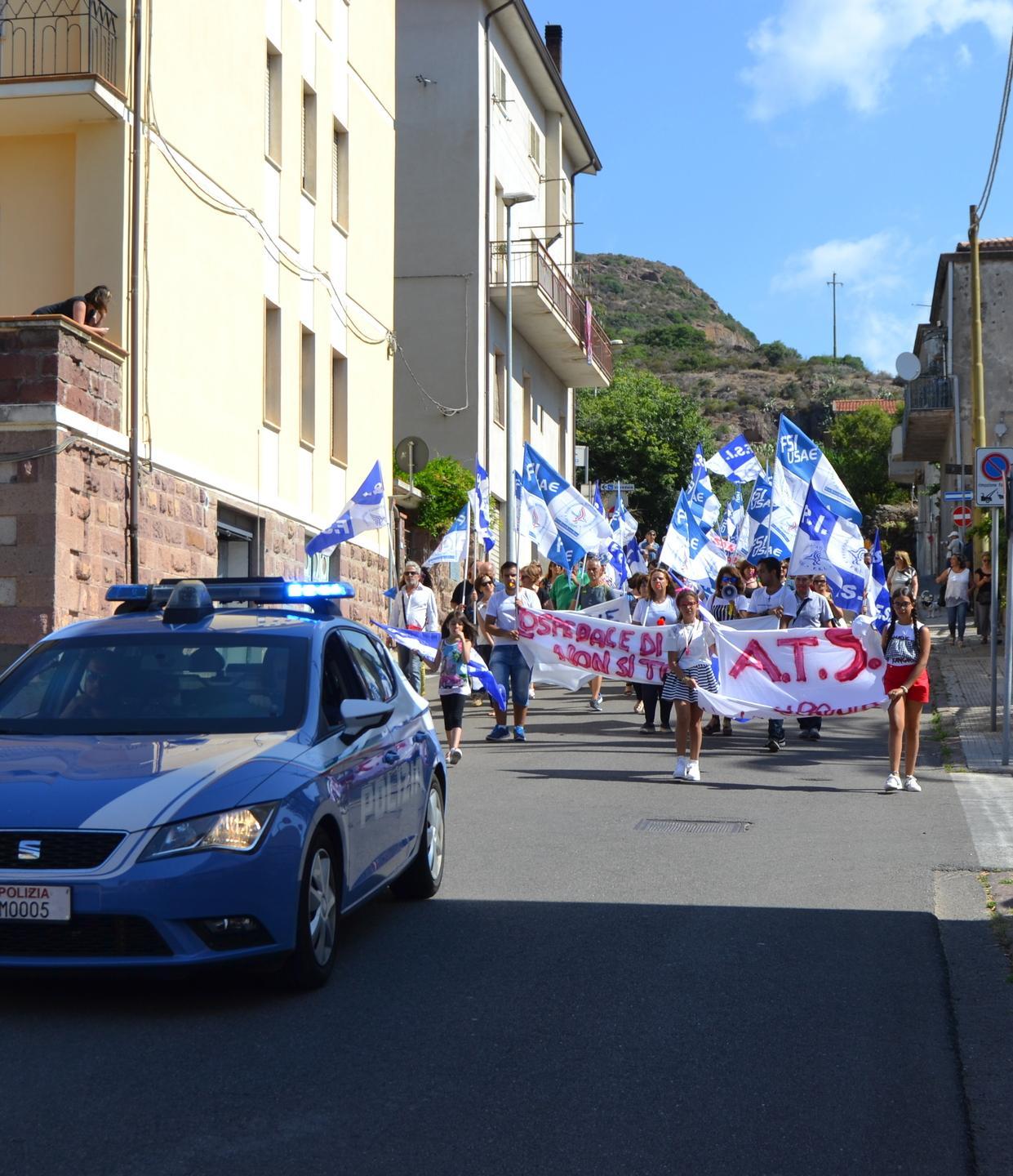 Bosa, sanità da difendere In duecento al sit-in 