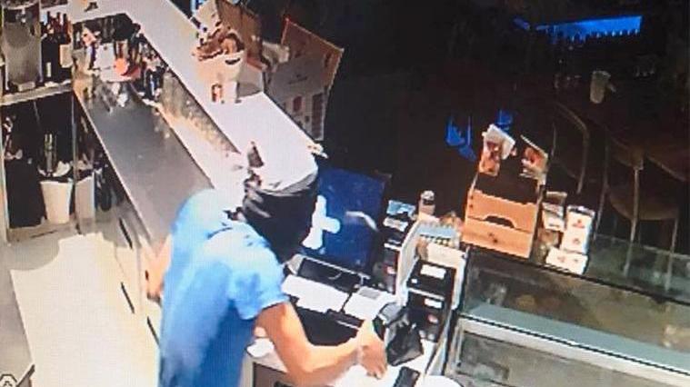 Modena, ancora un furto in centro storico: bar derubato dell’incasso