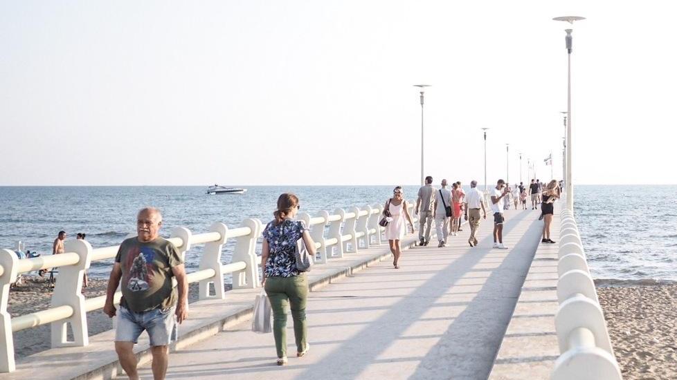 Versilia: l’estate entra nel vivo un po’ in ritardo, ma si vedono gli americani e i francesi