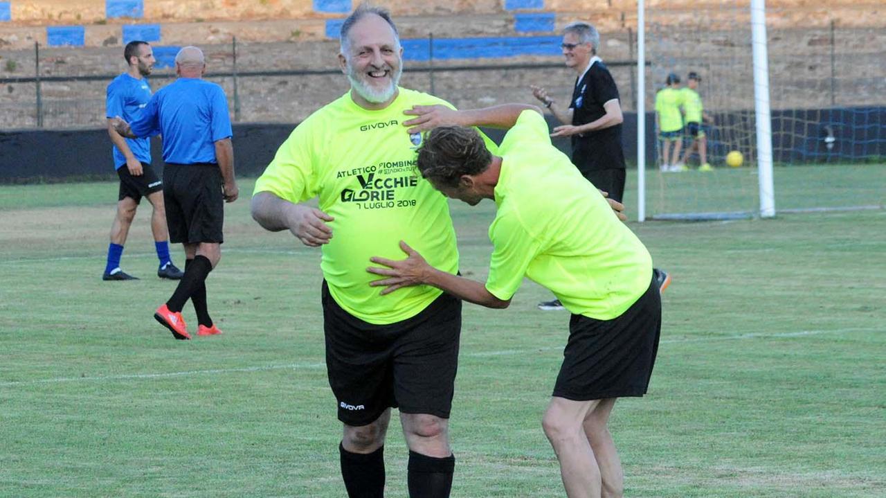 Vecchie glorie al Magona: finisce in parità tra maglie blu e maglie gialle