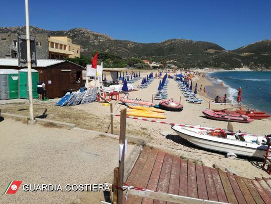 Occupa la spiaggia abusivamente, sequestrato stabilimento balneare