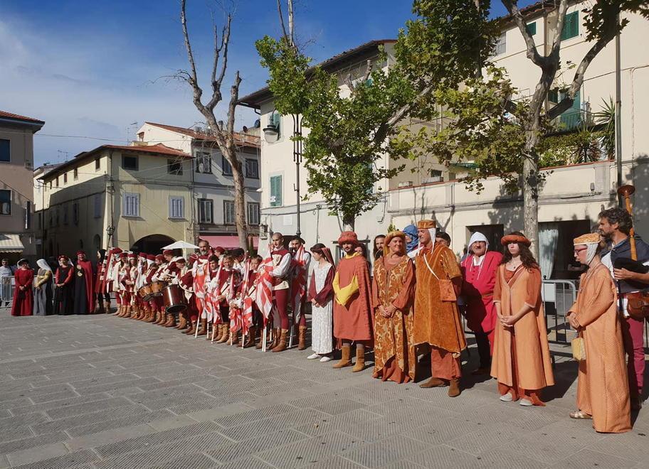 Il vino sbanca a Terricciola e il Medioevo a Cascina 
