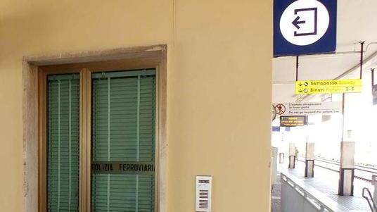 Chiusa anche la biglietteria È una stazione fantasma