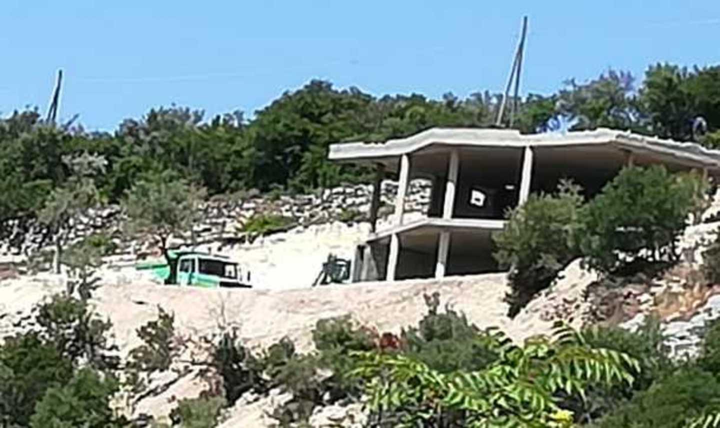 Strada e villa nel verde di Scala di Giocca: sequestrato il cantiere 