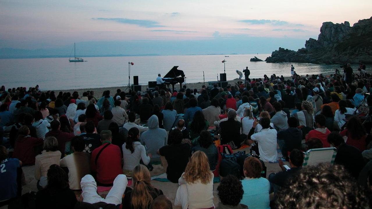 Palau, via alle deroghe per i locali sulle spiagge