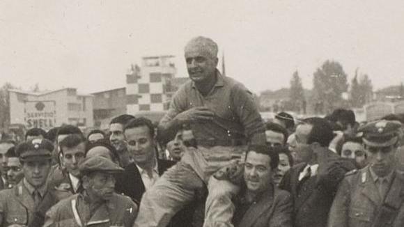 Modena. 1952/ La città si trasforma Ma tante famiglie vivono nelle cantine