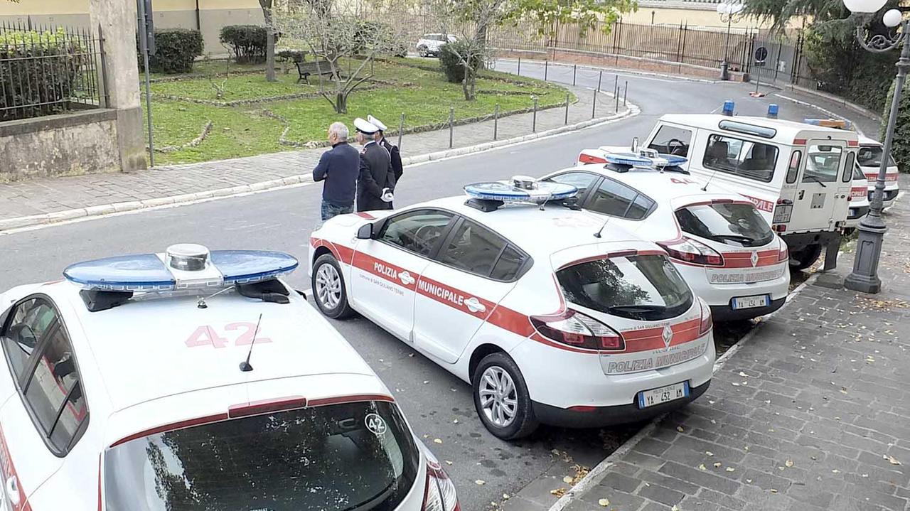 Mezzi della polizia municipale di San Giuliano Terme