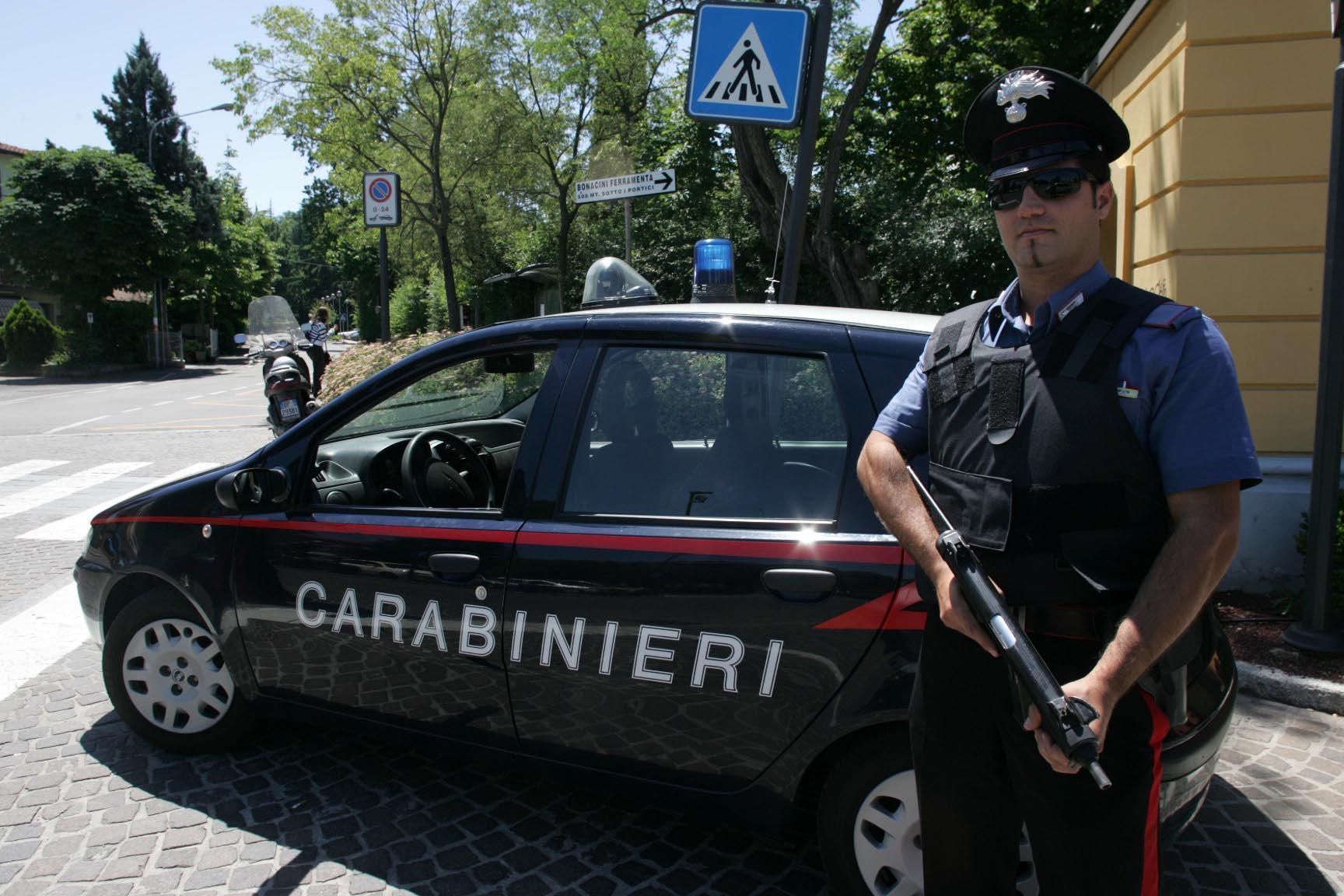 Una pattuglia di carabinieri di Albinea