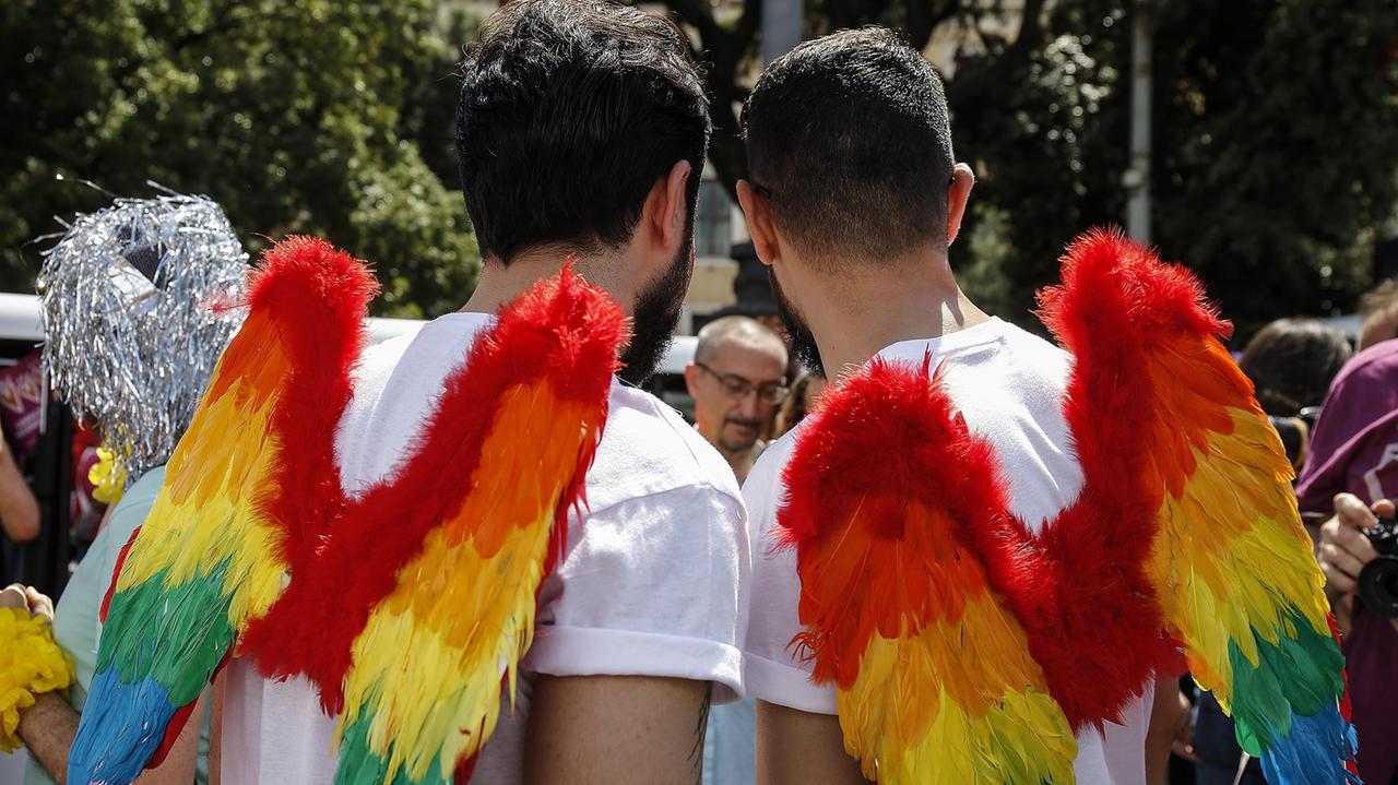 Gay Pride, esposto contro Comuni e Regioni che hanno dato il patrocinio