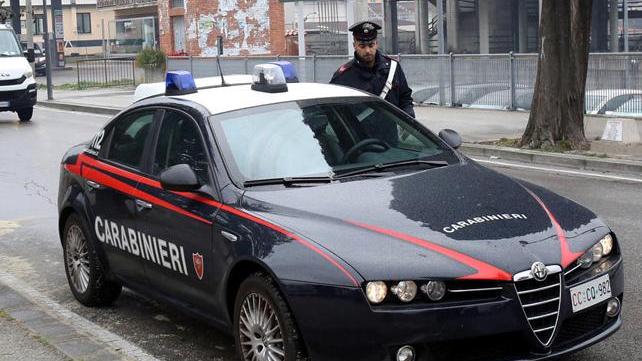Donna trovata legata e in stato di choc nella cucina di casa
