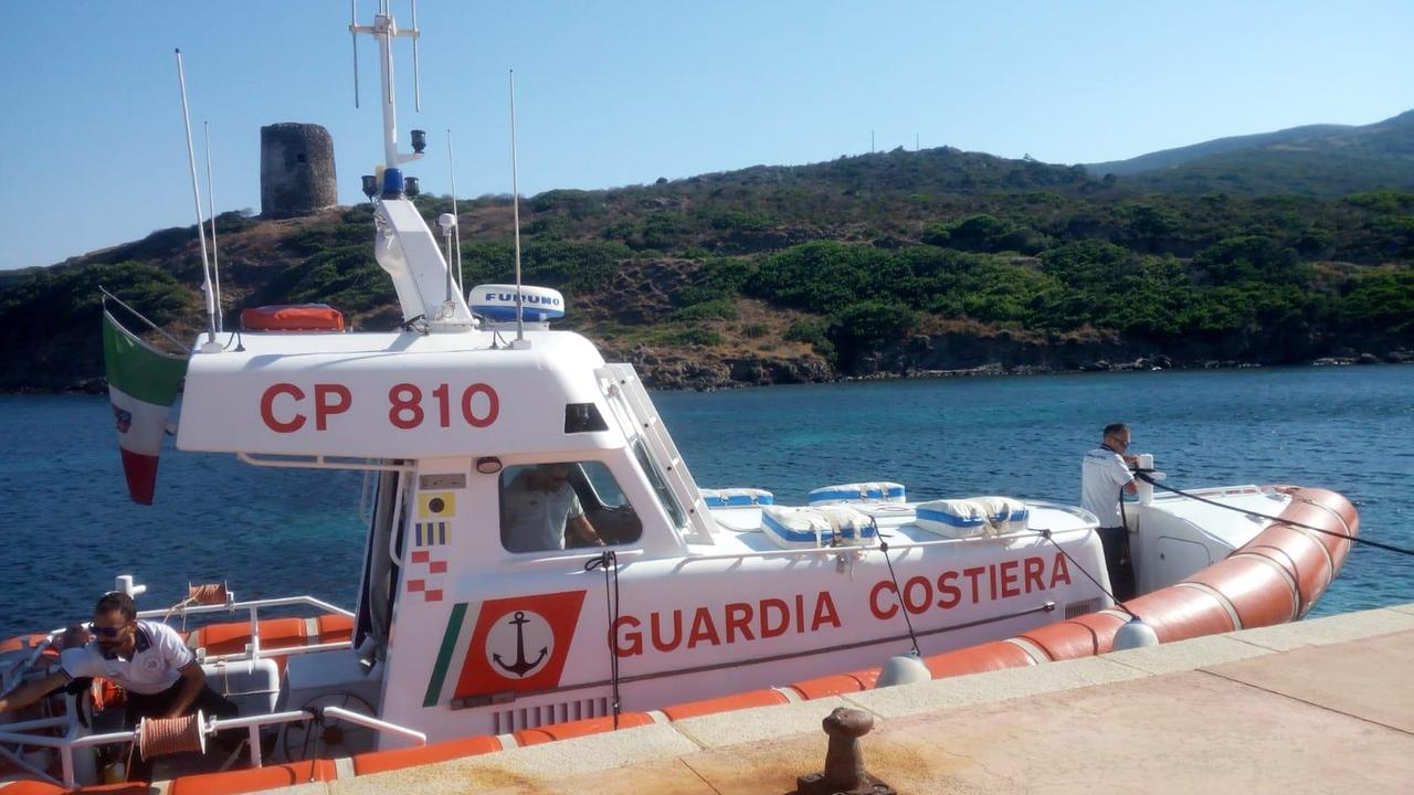 Ha un malore al camp estivo all'Asinara: ragazzina portata a terra con la motovedetta