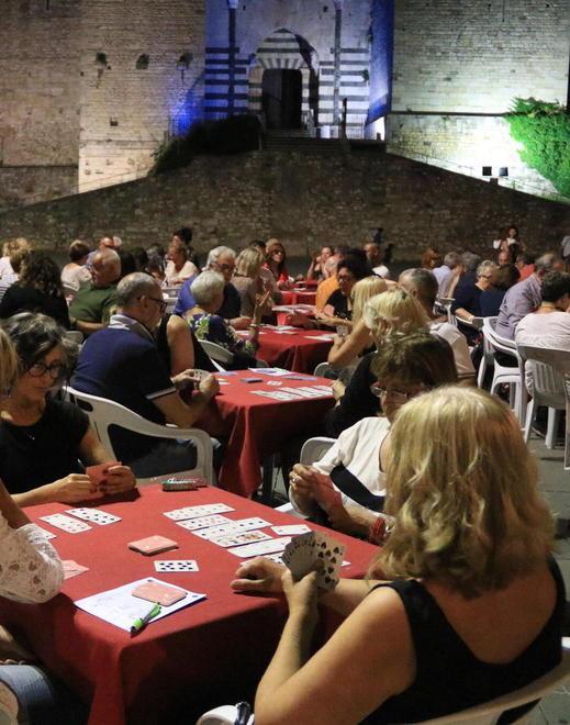 Torna lo shopping serale questa settimana anche coi saldi estivi
