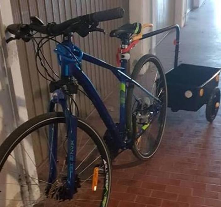 Portano via la bicicletta alla maratoneta Pellegrino 