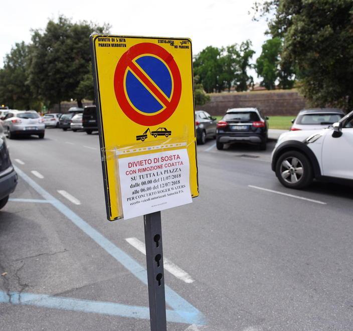 Scattano i divieti di sosta I residenti possono avere il pass 