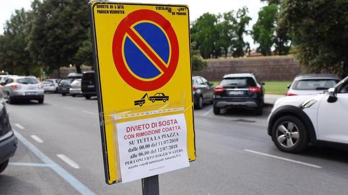 Scattano i divieti di sosta I residenti possono avere il pass