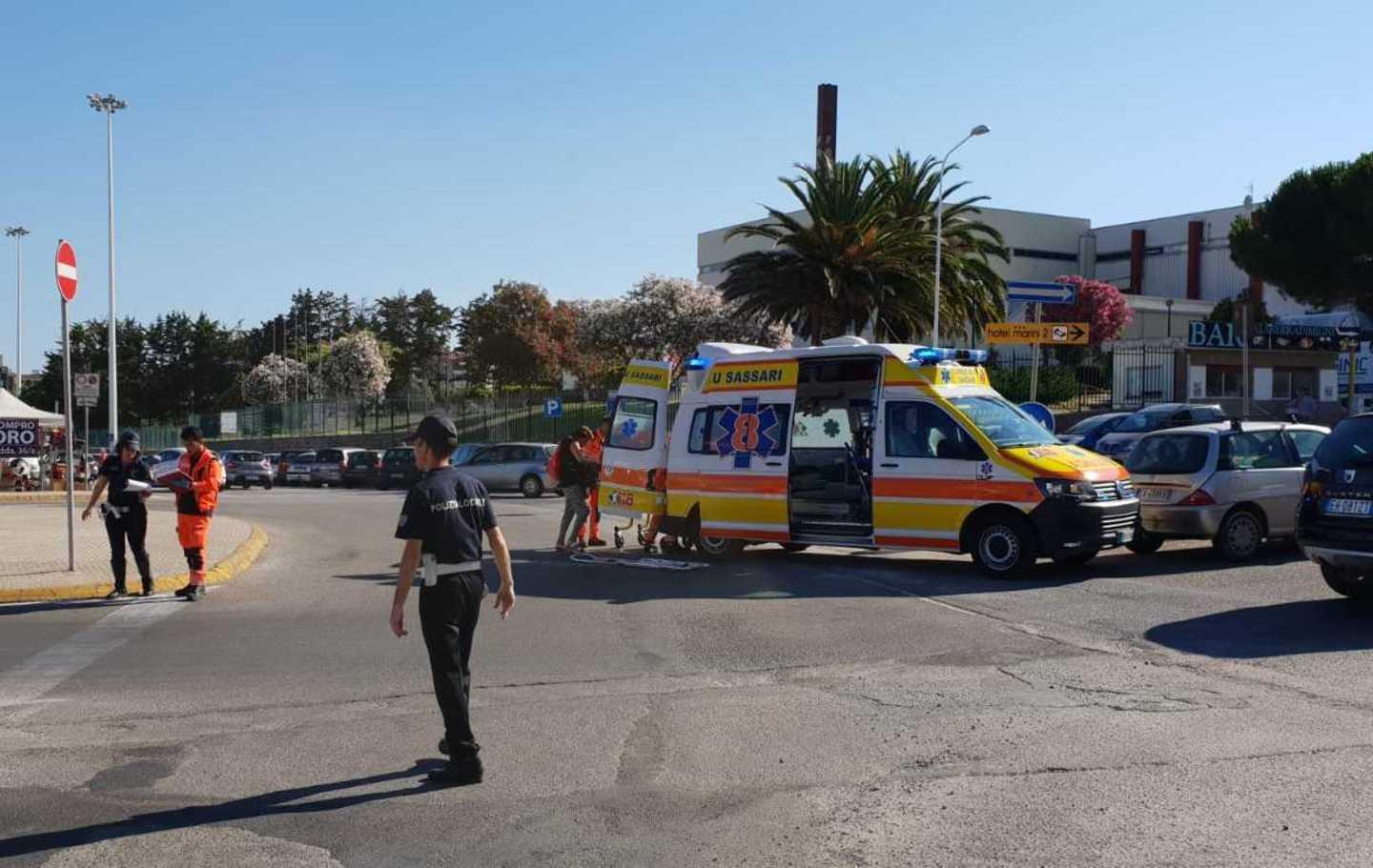 Travolta mentre attraversa donna in prognosi riservata