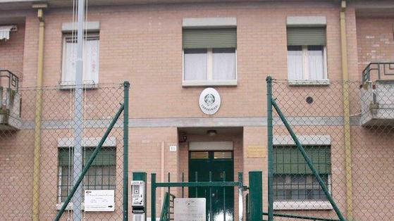 Trova un portafoglio e lo porta ai carabinieri