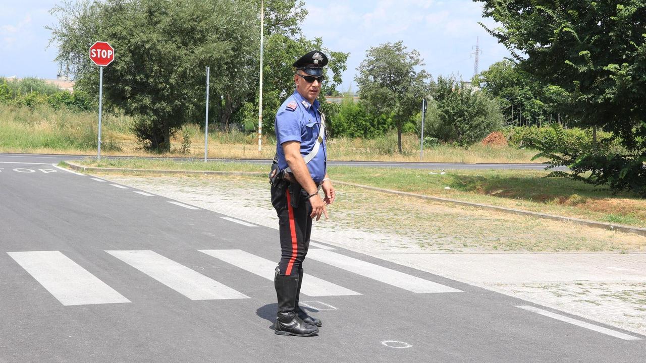 I carabinieri sul luogo dello scontro tra bande