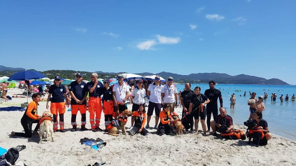 Villasimius, salvataggio in mare con i cani