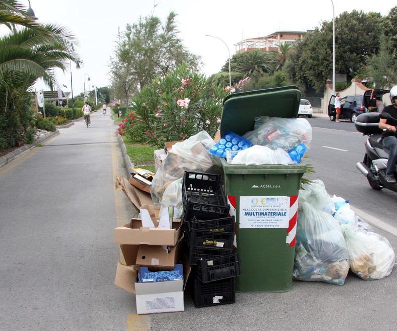 Via a telecamere mobili e multe più salate per i furbetti dei rifiuti 