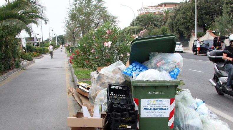 Via a telecamere mobili e multe più salate per i furbetti dei rifiuti