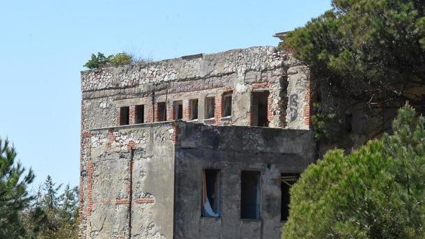 Saragat e Bodoni, le colonie finiscono all’asta. Potrebbero ancora ospitare 300 appartamenti