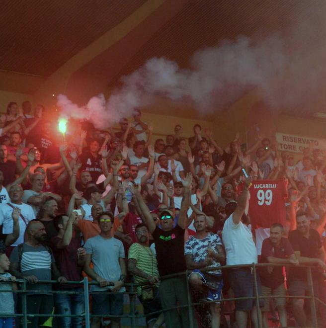 Oltre 100 abbonamenti nei primi due giorni I tifosi aspettano i colpi