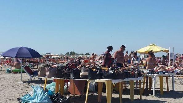 Gli abusivi fanno passaparola «Territorio vasto da coprire»