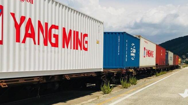 Dopo 34 anni di annunci parte il primo treno dai binari dell’Interporto