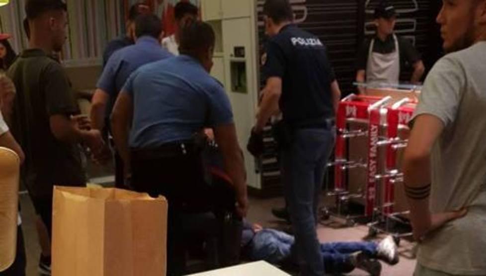 Il racconto di Nadir, 19 anni, che ha sventato la rapina al McDonald’s: «Così ho fermato il bandito» 