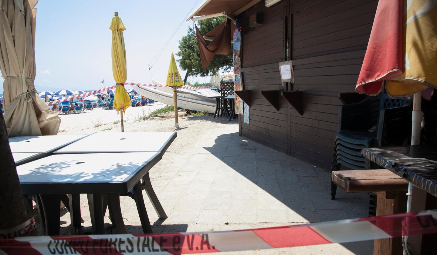 Lazzaretto, il bar è abusivo: la Forestale mette i sigilli 