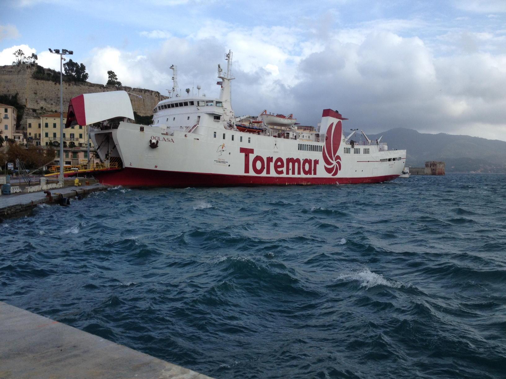 Un traghetto della compagnia Toremar all'Isola d'Elba (Foto Giò di Stefano)