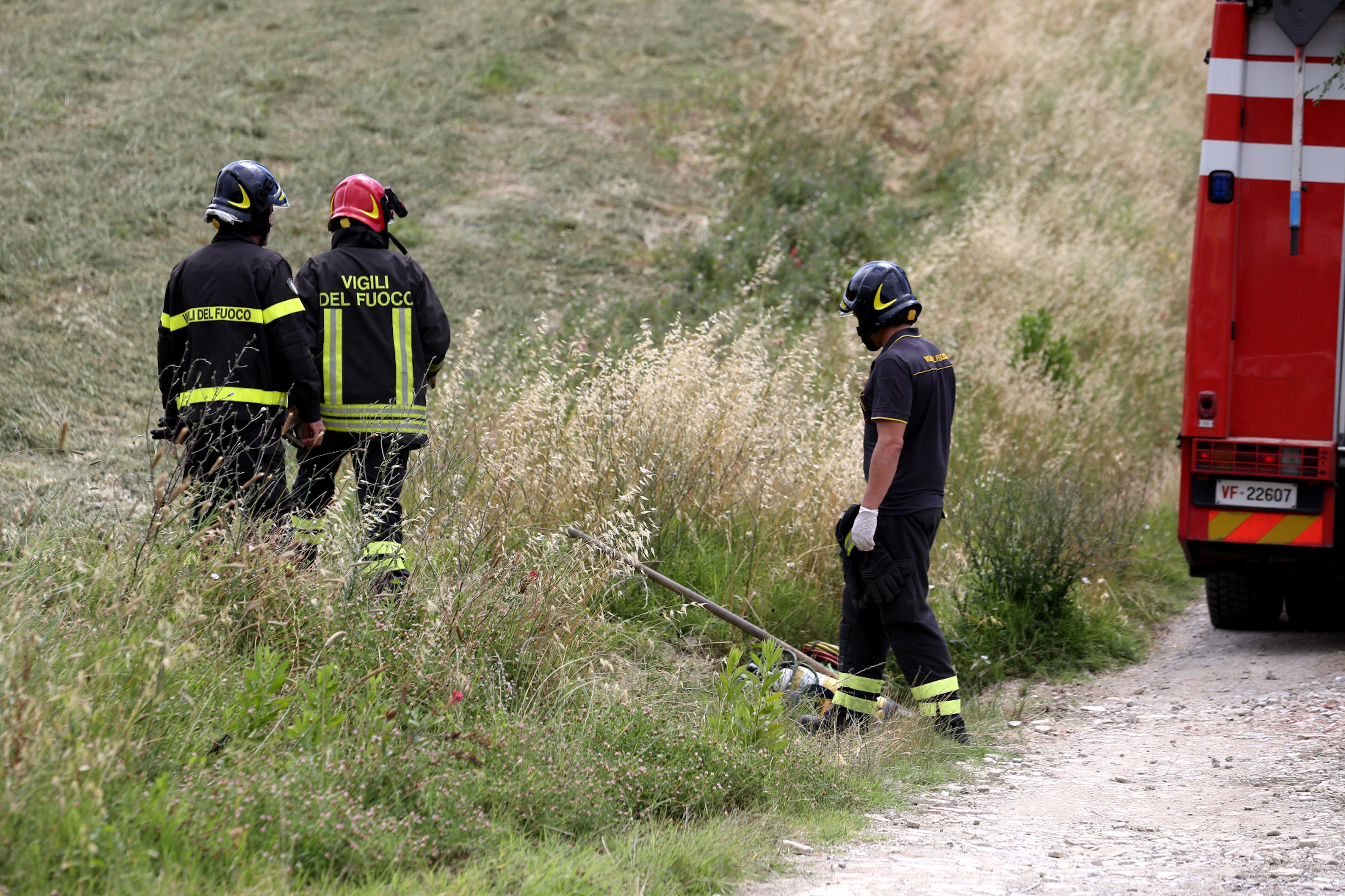 Vanno a spegnere un incendio e trovano un corpo carbonizzato