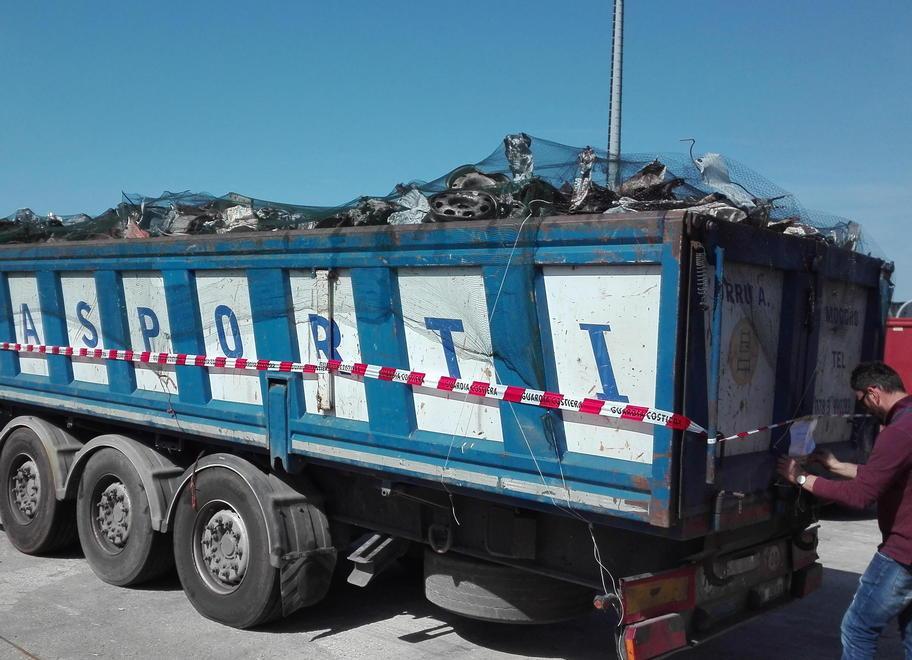 Sequestrato in porto a Carrara tir di rifiuti contaminati 