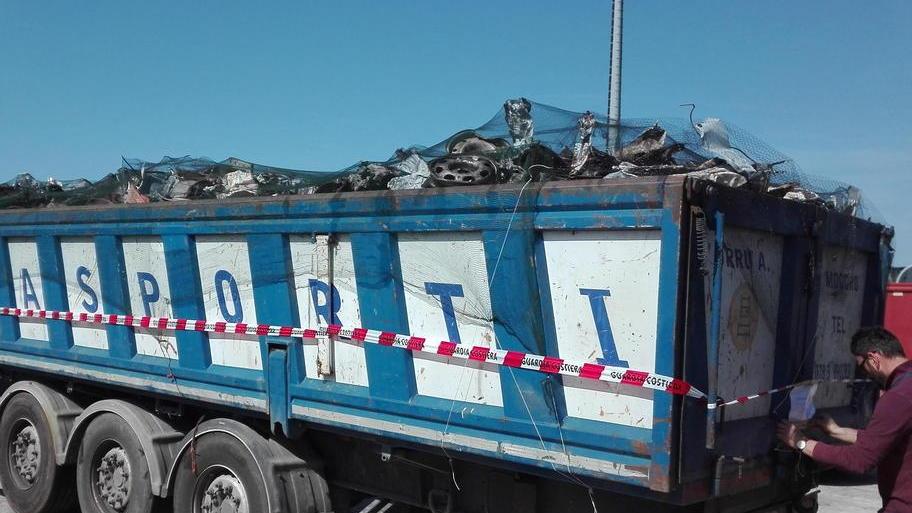 Sequestrato in porto a Carrara tir di rifiuti contaminati