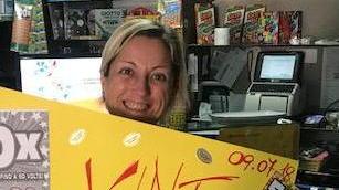 Operaio va al tabacchi e vince diecimila euro grattando un biglietto