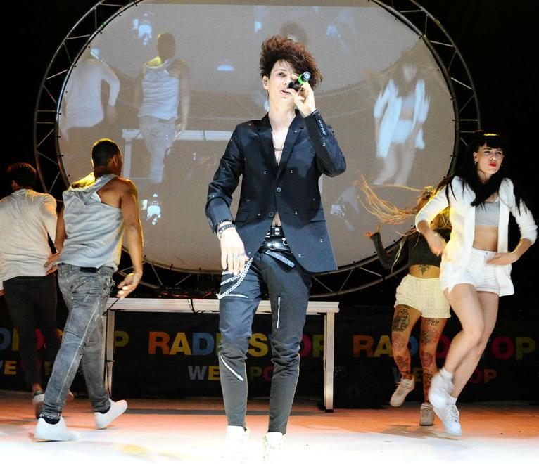 Migliaia in largo Cairoli per il Radio Stop Festival Musica e divertimento per aiutare l’Admo 