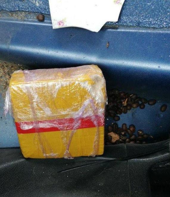 Nasconde l’eroina tra i chicchi del caffè Arrestato dalla polizia