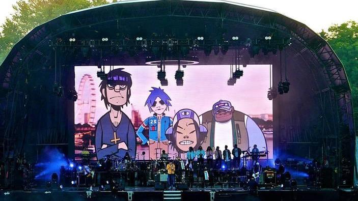I Gorillaz in piazza Napoleone La band “virtuale” di Hewlett