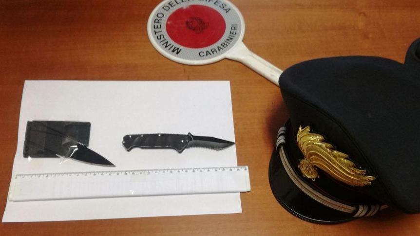Alla guida con droga e coltelli: denunciato Fermati due ubriachi