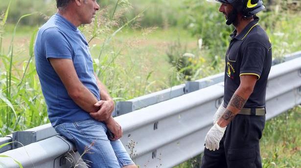 Con l’auto contro un camion Gravissimo un ragazzo