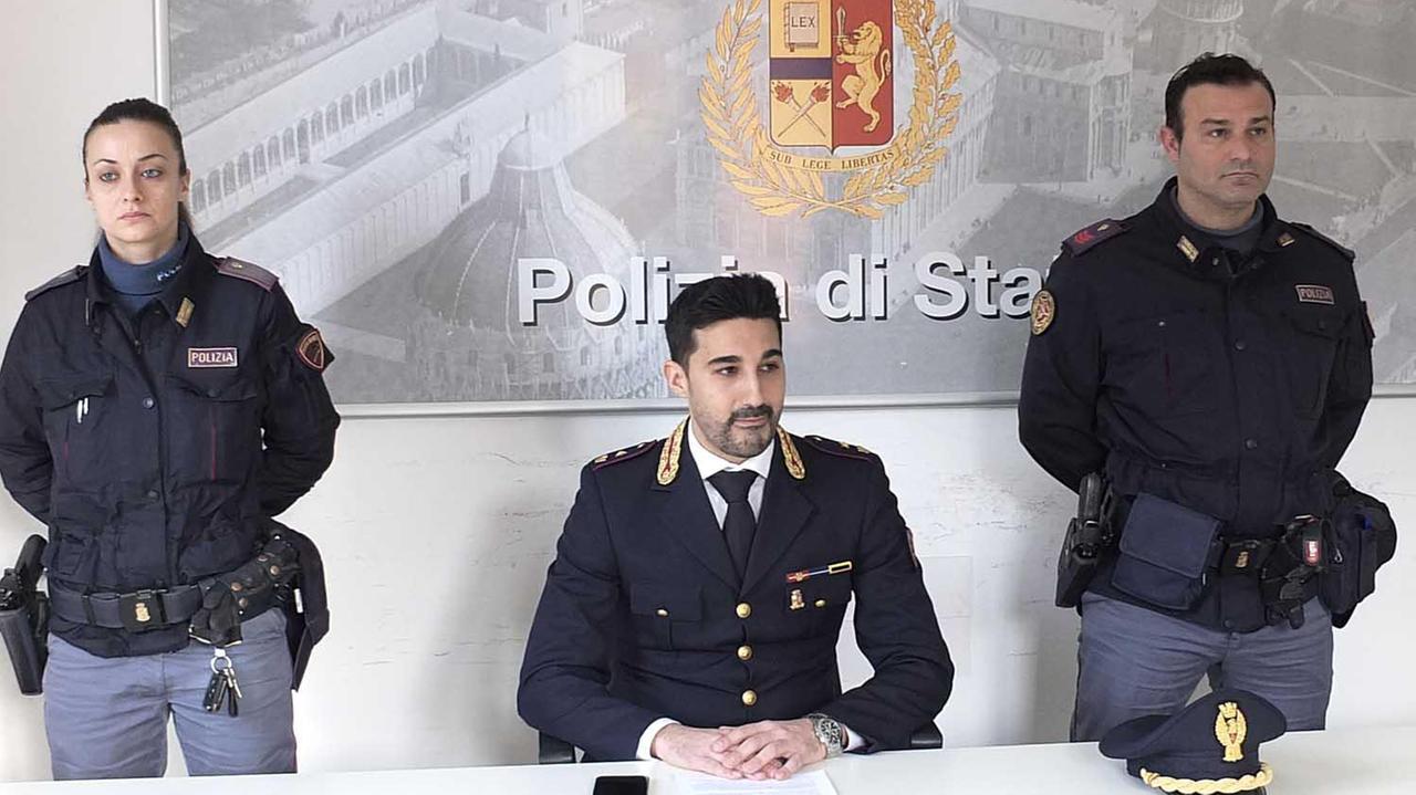 Al centro il capo delle volanti Fabrizio Valerio Nocita