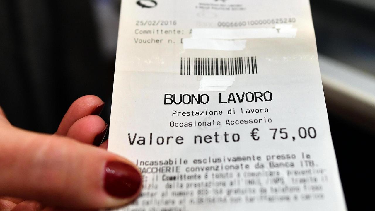 Contro il caporalato un numero verde: Biondi boccia i voucher