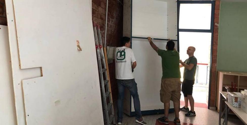 Un intero paese si mobilita per il trasloco della scuola