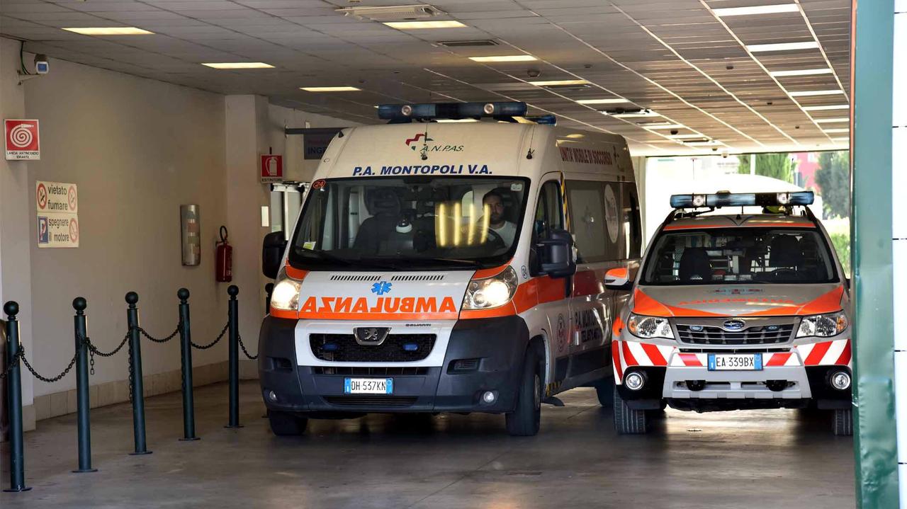 Deltaplano giù per un guasto, pilota di 75 anni in ospedale