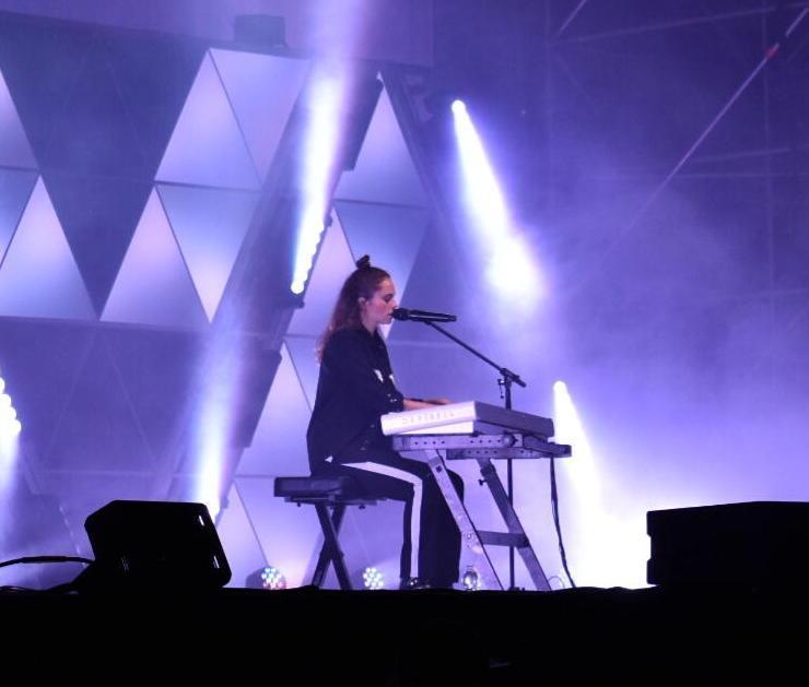 Lo show di Francesca Michielin in piazza Duomo