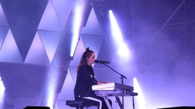 Lo show di Francesca Michielin in piazza Duomo