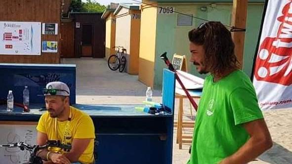 Bagnanti in difficoltà salvati dai surfisti al largo di Tirrenia